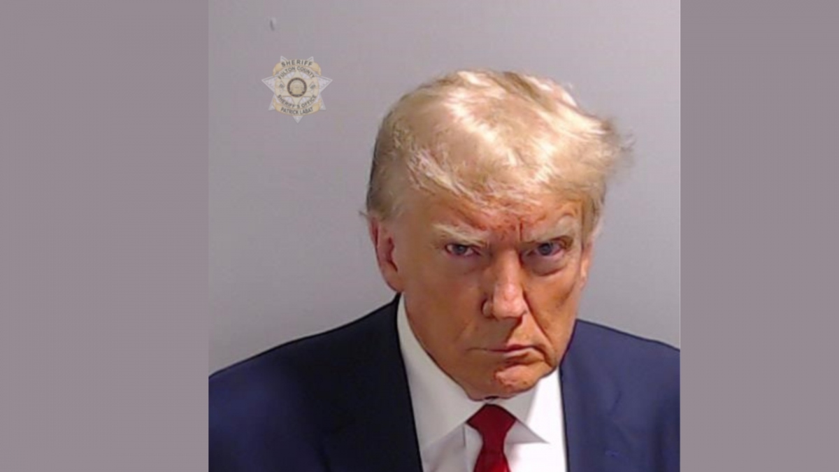 Ông Trump là cựu tổng thống đầu tiên bị chụp ảnh lưu hồ sơ cảnh sát